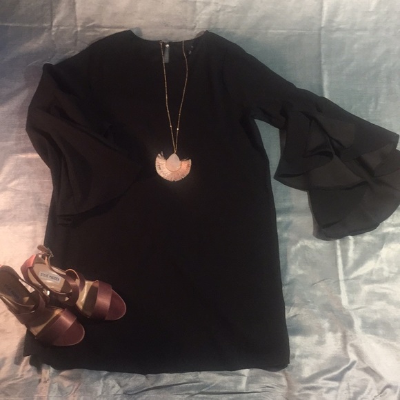 Fate by LFD Black shift dress with trumpet sleeves - Picture 2 of 6